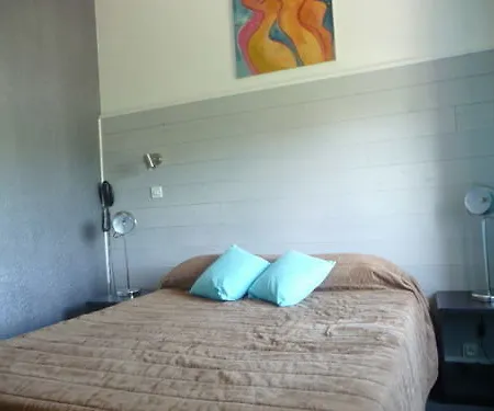 Otel Lapeyronie 2*